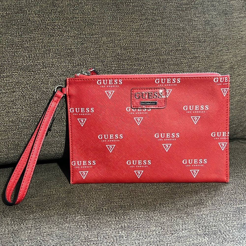 New Guess Wristlet Signature Logo in Red